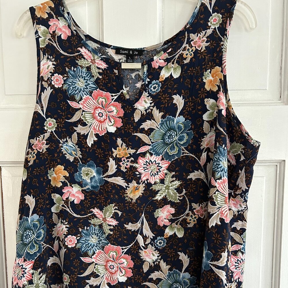 Light-weight Sleeveless Floral Tunic Top